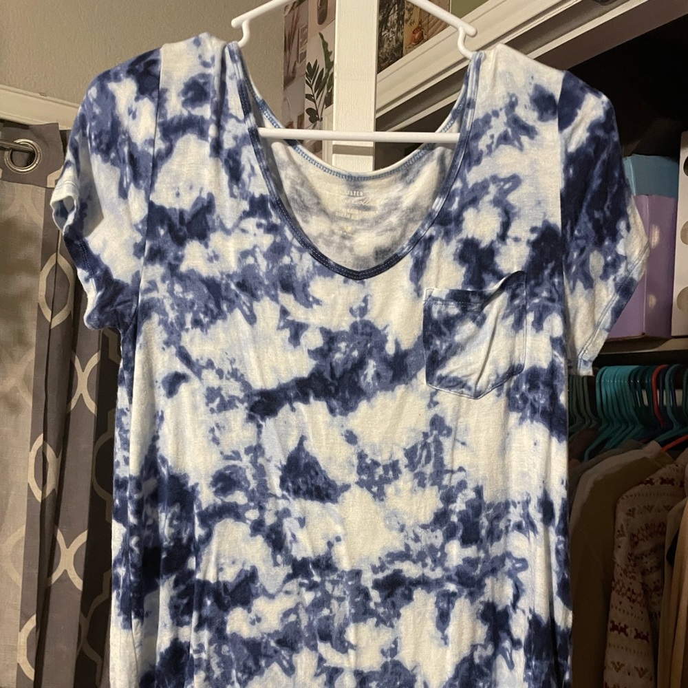 hollister flowy v neck top